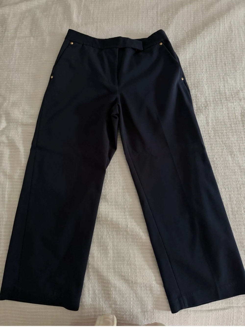 Michael Kors Woman Pants
Navy Size 10 EUC